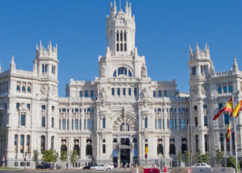 Concentración ciudadana “En defensa de la laicidad municipal” el 8N ante la puerta del Ayuntamiento de Madrid (Cibeles)