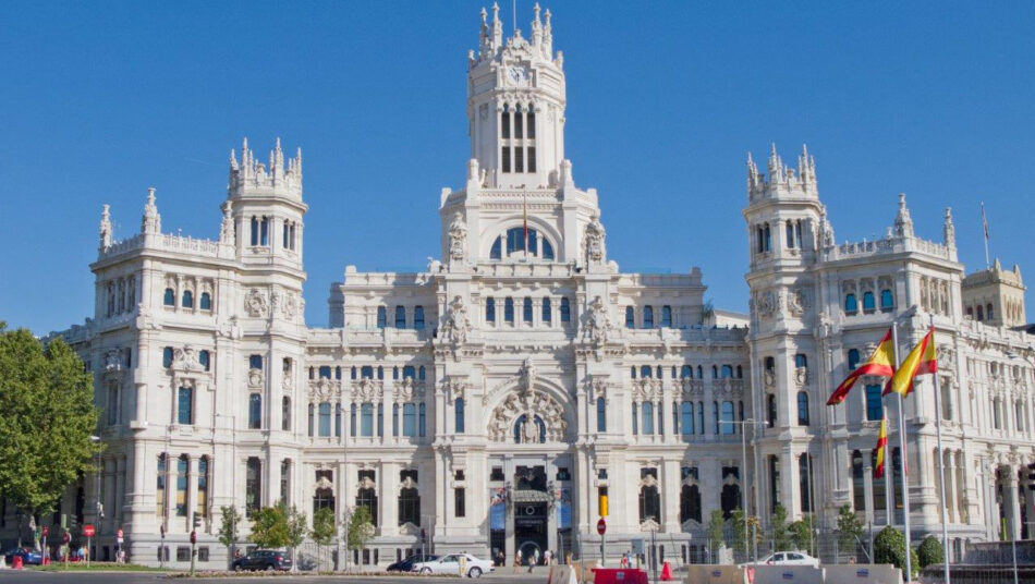 Concentración ciudadana “En defensa de la laicidad municipal” el 8N ante la puerta del Ayuntamiento de Madrid (Cibeles)