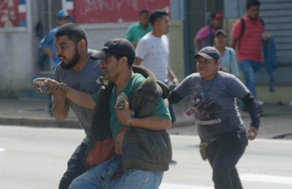 El Salvador: Brutal carga policial contra vendedores ambulantes en Santa Tecla