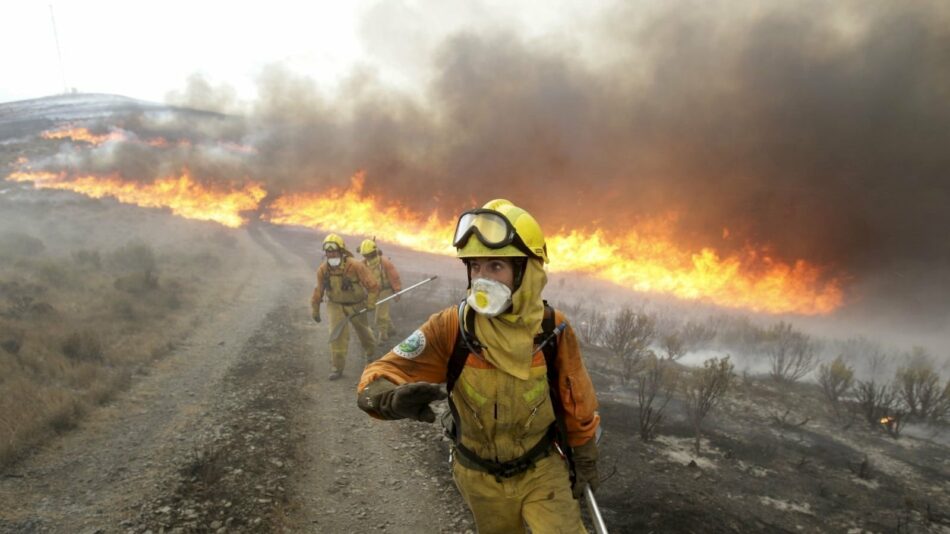 El Gobierno de Sánchez rechaza ahora aplicar una iniciativa de IU para mejorar el trabajo de los bomberos aunque el texto final lo redactó el propio PSOE y se aprobó por unanimidad