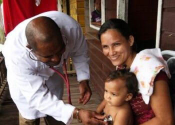 Cuba agradece respaldo a sus médicos ante ataques de Bolsonaro