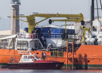 Despedidos los trabajadores que acogieron al barco Aquarius