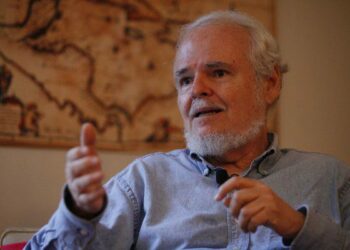 Luis Britto García: Debemos detener el terrorismo económico en Venezuela
