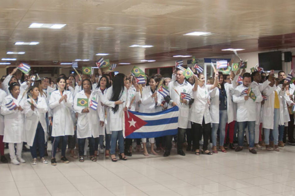 Llega a Cuba grupo de 204 médicos procedentes de Brasil