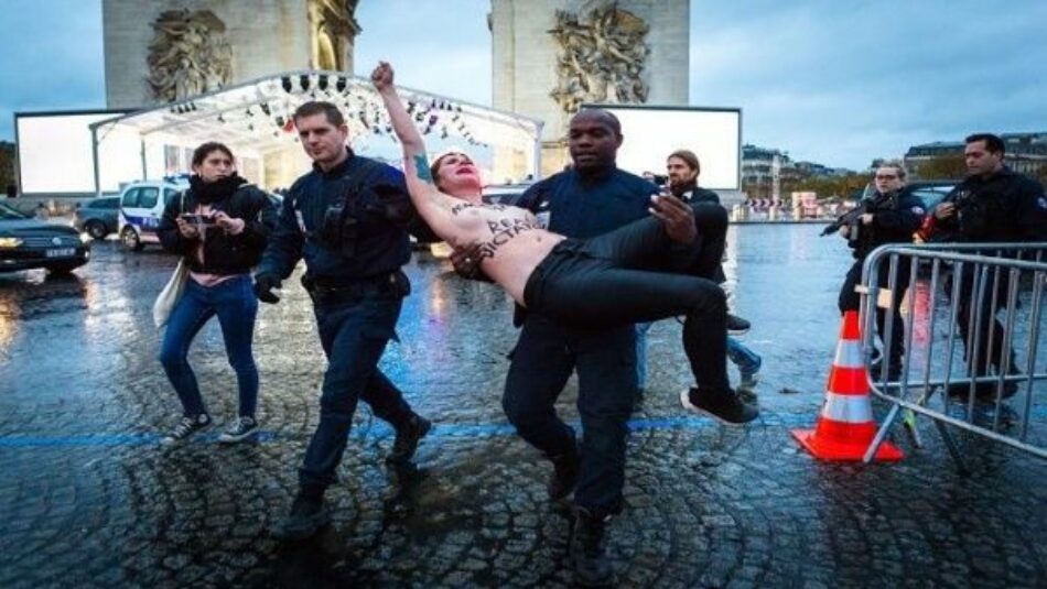 Francia: Mujeres activistas interrumpen la caravana de Trump en protesta