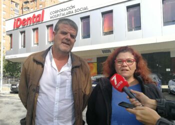 Adelante Andalucía denuncia la parálisis de Junta y Ayuntamiento ante los afectados de iDental y anuncia medidas para «blindar» la sanidad para que estos casos no se repitan