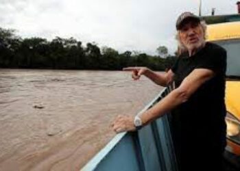 Ecuador: Roger Waters se solidariza con víctimas de Chevron-Texaco