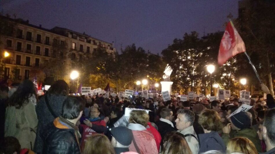 Masiva concentración frente al Tribunal Supremo tras la escandalosa sentencia de los impuestos hipotecarios