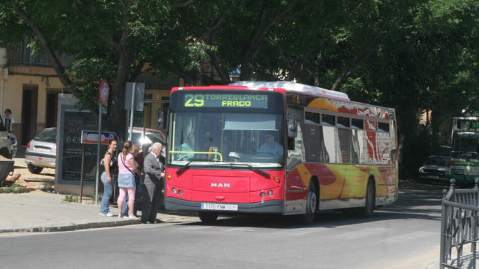 Rojas insiste en la necesidad de aumentar la oferta de TUSSAM en horas punta “para evitar aglomeraciones y una mala imagen del transporte público”