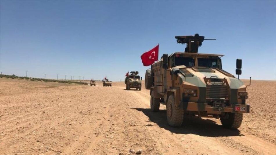 Turquía despliega armas pesadas cerca de zona kurda en Siria