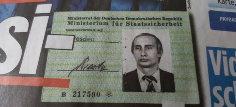 Un medio alemán publica una foto inédita del carné de la Stasi de Vladímir Putin