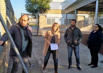 IU Sevilla urge a arreglar el muro del CEIP José Sebastián y Bandarán ante el riesgo que supone para el alumnado