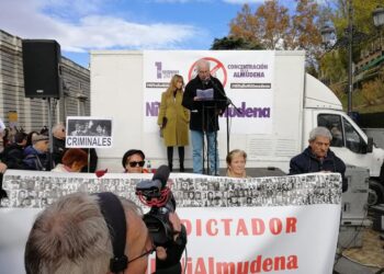 Memorialistas advierten que seguirán las protestas si Franco va a la Almudena