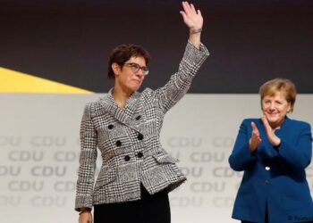 La conservadora Annegret Kramp-Karrenbauer es elegida secretaria general de la CDU alemana