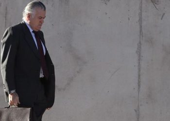 IU pide al instructor de los ‘Papeles de Bárcenas’ que requiera para esta causa los documentos desvelados en la ‘Operación Kitchen’ sobre la compra de trajes a Rajoy, Rato, Trillo y Cascos