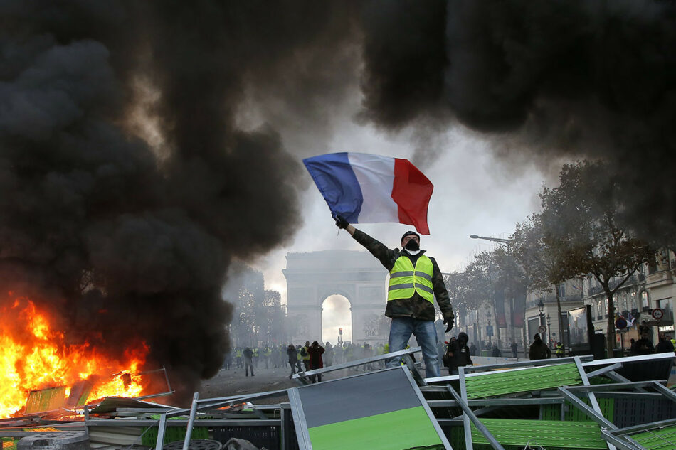 Duros enfrentamientos entre policía y manifestantes en una nueva jornada de protesta en París