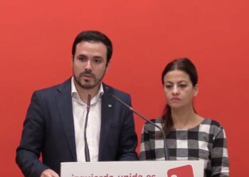 Alberto Garzón llama a toda la sociedad organizada a formar una “alianza democrática” que supere la “ola reaccionaria” que amenaza las “conquistas sociales, laborales y democráticas”