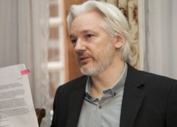 Assange denuncia espionaje en embajada de Ecuador