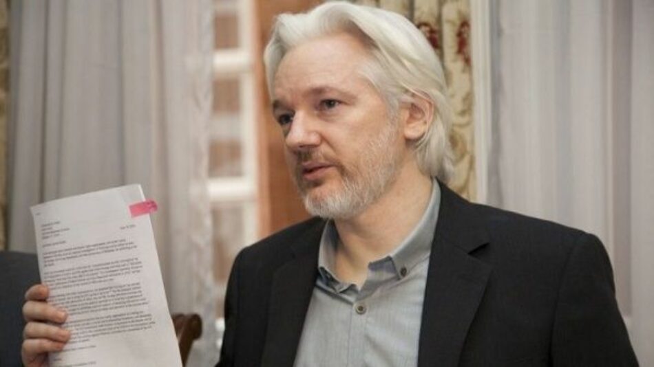 Assange denuncia espionaje en embajada de Ecuador