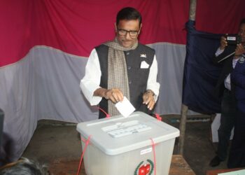 Bangladesh acude a las elecciones sumida en la violencia política