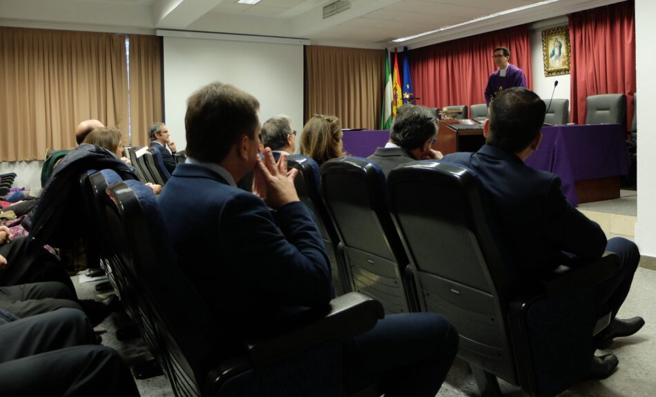 Decenas de universitarios denuncian con UNI Laica las misas en honor de la Inmaculada de las Facultades de Farmacia de Sevilla y Granada