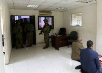 Soldados israelies allanaron las oficinas de la agencia palestina de noticias Wafa