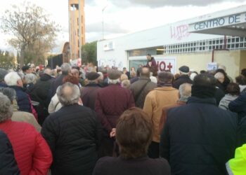 Cientos de personas protestan en Alcalá de Henares en contra del recorte del horario de los Centros de Salud