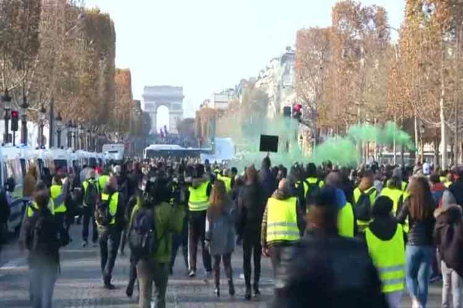 Chalecos amarillos agitan una Francia en crisis