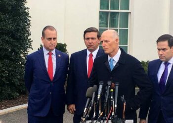 Trump discutió situación de Venezuela con los senadores Scott y Rubio