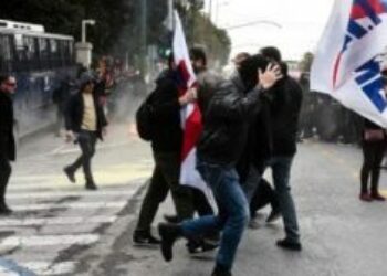 Grecia. Brutal represión contra la movilización masiva de los docentes por parte del gobierno
