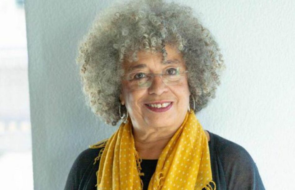 Revocan el premio que iba recibir la activista Angela Davis por criticar a Israel