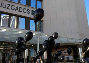 Globos negros para evitar el archivo de la causa penal por la venta de viviendas del IVIMA