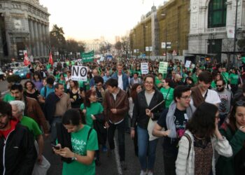 El Gobierno se lava las manos y dice a IU que revertir los recortes del personal docente que impuso el Gobierno del PP es competencia de las comunidades