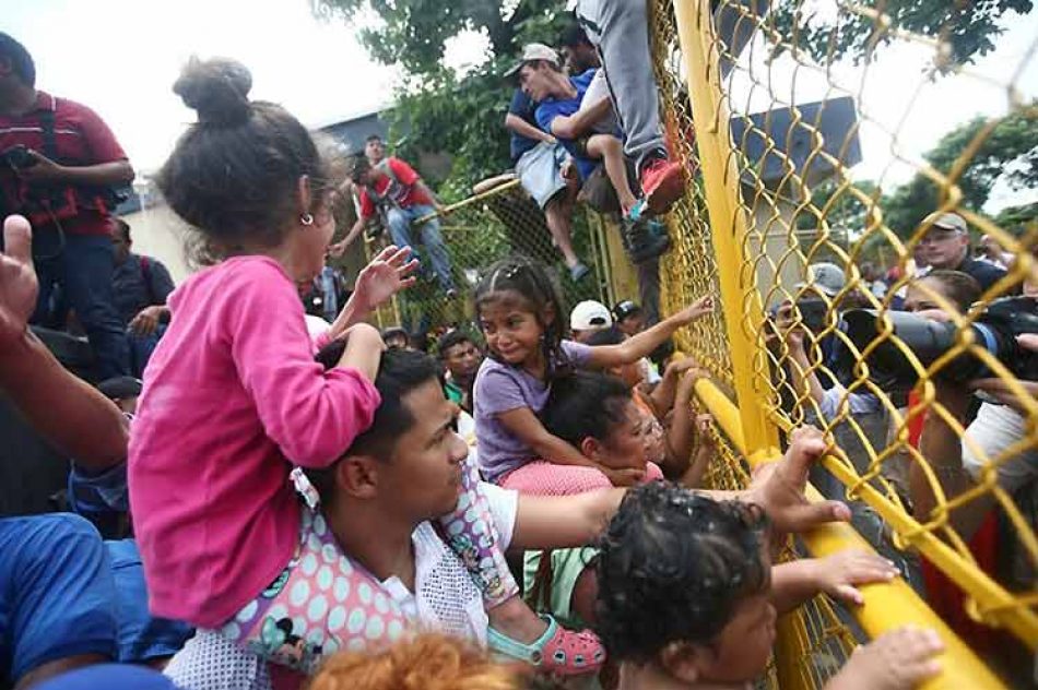 Migrantes centroamericanos con la pobreza en los hombros