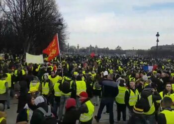 Los chalecos amarillos marchan por décimo fin de semana en Francia