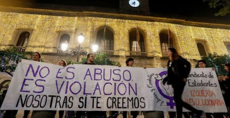La Audiencia de Navarra mantiene la libertad provisional a los cinco violadores de «La Manada»