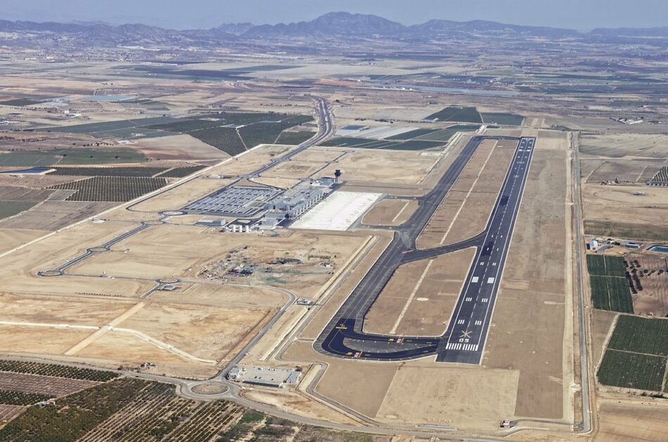 El PSOE y Partido Popular, justifican con hechos la nacionalización de las pérdidas y la privatización de los beneficios con el Aeropuerto de Murcia Corvera