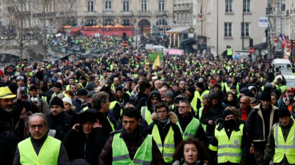 Choques entre los manifestantes y la policía en la primera convocatoria de los Chalecos Amarillos en 2019