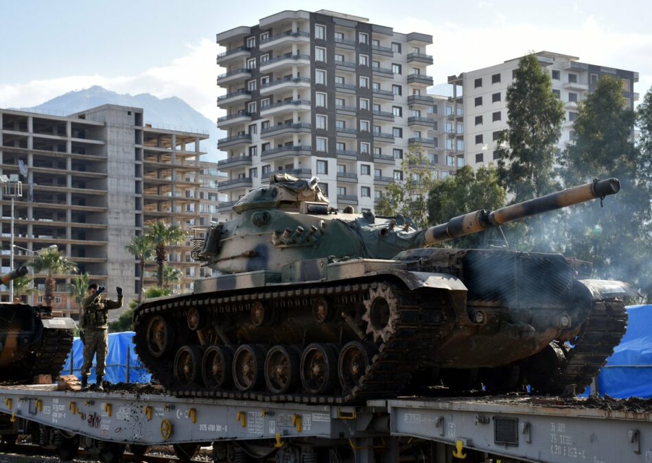 Turquía envía más tropas a la frontera con Siria