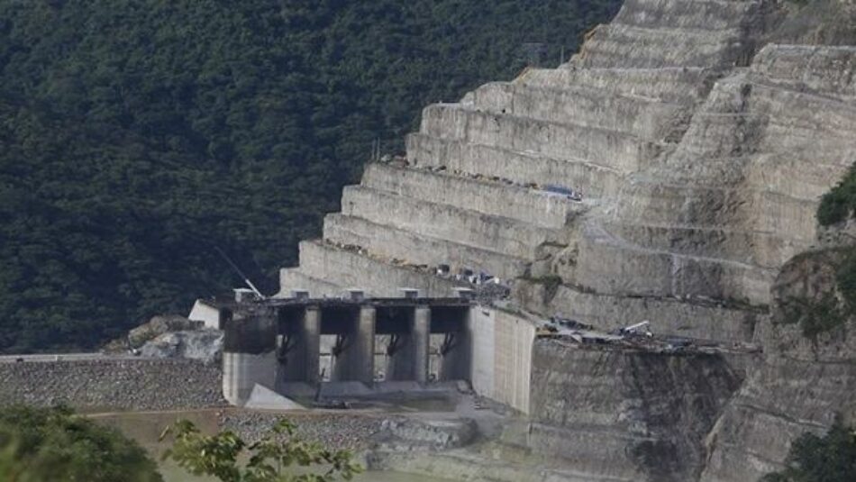 ¿A quién beneficia la represa de Hidroituango en Colombia?