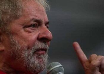 Mejor hubiera sido armar a Brasil de trabajo y libros, afirma Lula