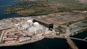 Ecologistas Extremadura recurre la prórroga de Almaraz y reclama que Extremadura deje de depender de una central nuclear y aproveche su enorme potencial solar