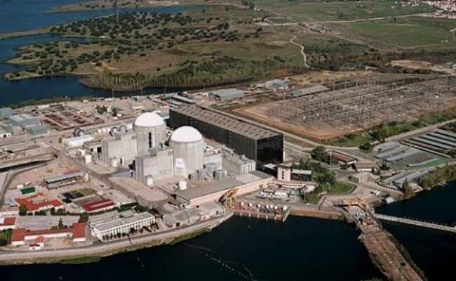 Ecologistas Extremadura recurre la prórroga de Almaraz y reclama que Extremadura deje de depender de una central nuclear y aproveche su enorme potencial solar