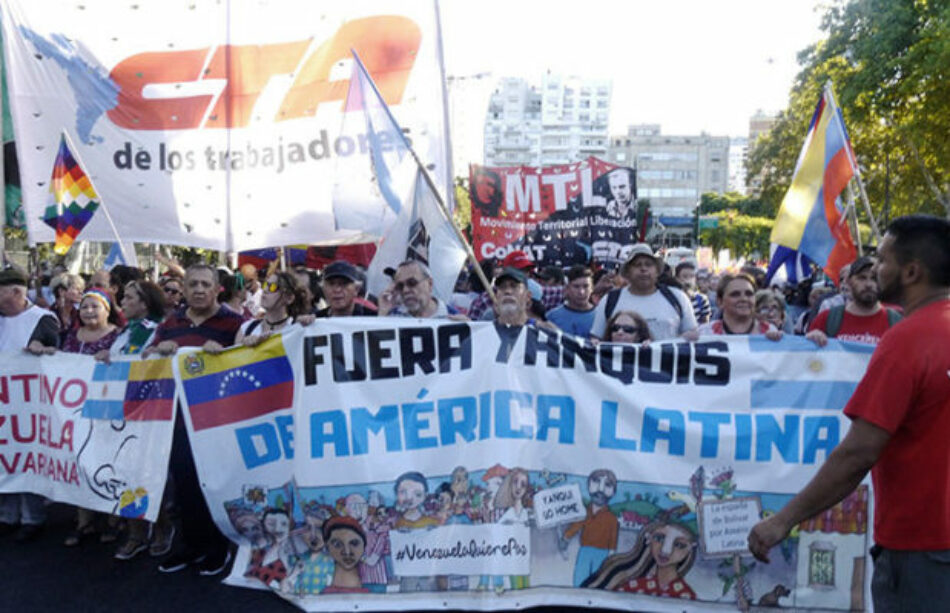 Argentina: Más de 5000 manifestantes repudiaron frente a la embajada de EE.UU su brutal injerencia en Venezuela