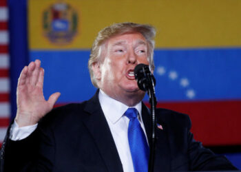 Trump amenaza con que los militares en Venezuela: “lo perderán todo” si siguen apoyando a Maduro