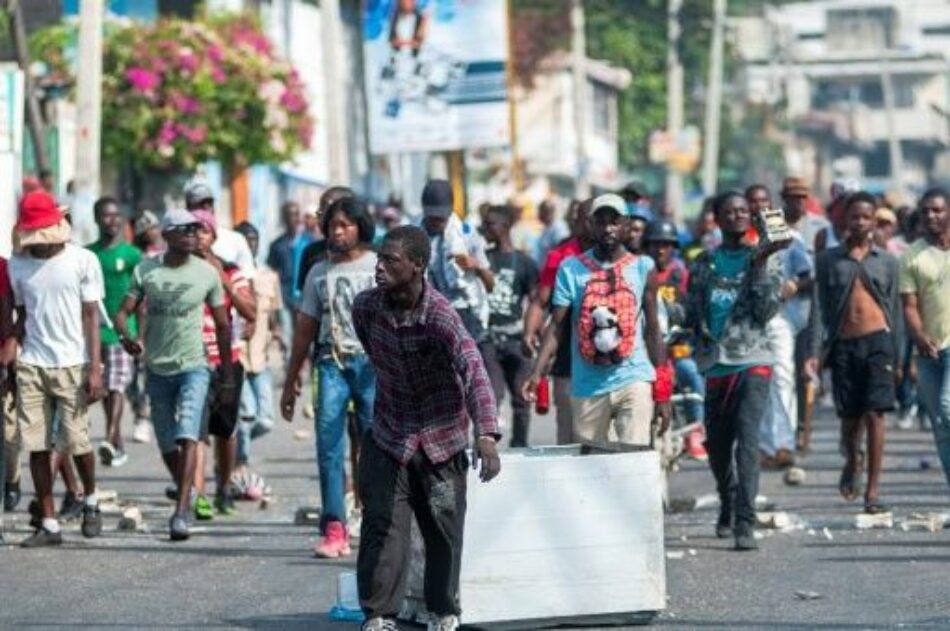 Haití: siguen las protestas y apedrean residencia del presidente Moise