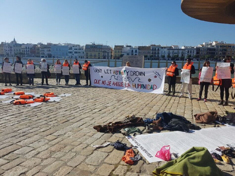 Una treintena de activistas europeos pide detener las muertes de personas migrantes en el Mediterráneo