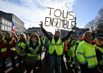 Los ‘gilets jaunes’ marchan por decimocuarta semana en Francia