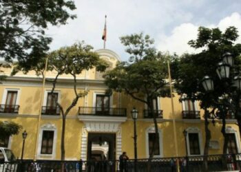 Venezuela revisará las relaciones bilaterales con 11 gobiernos europeos que dicen reconocer a Guaidó como “presidente encargado”