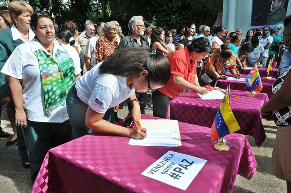 Cubanos suman firmas en respaldo a Venezuela y contra agresión